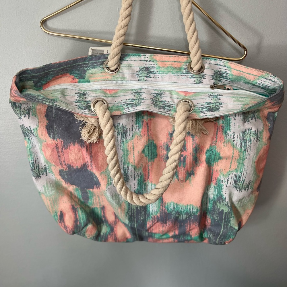 NWT Beach Tote With Rope Handles - Picture 2 of 4
